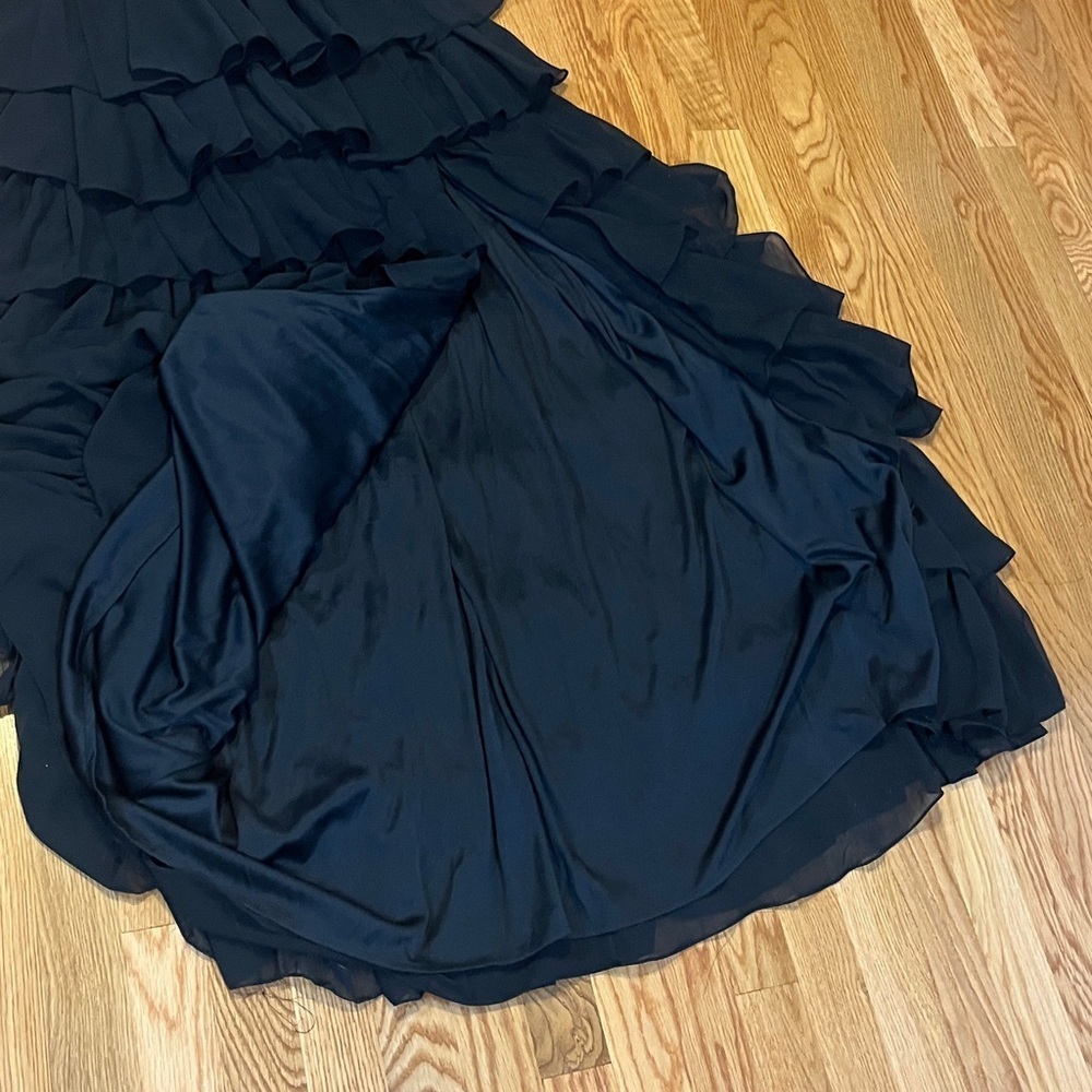 Mac Duggal Black V-Neck Gown with Ruffled Skirt Size 8 NWOT - Picture 10 of 17